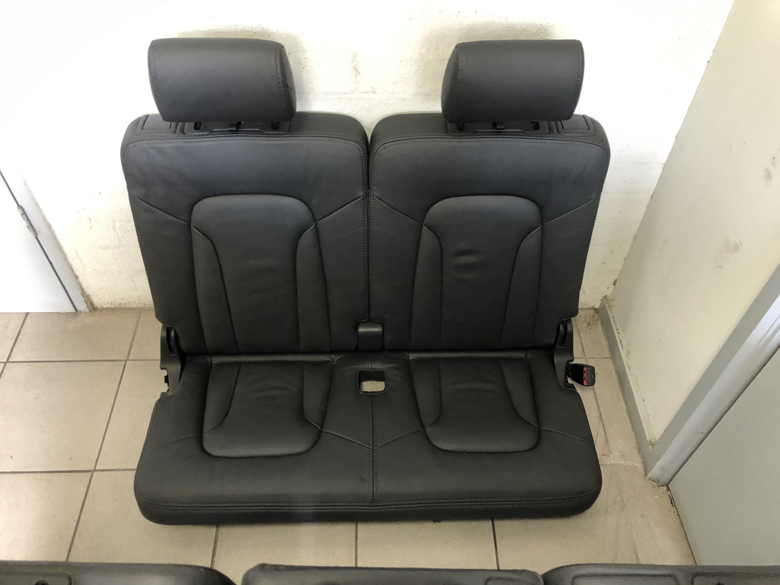 AUDI Q7 2nd AND 3rd ROW LEATHER SEATS