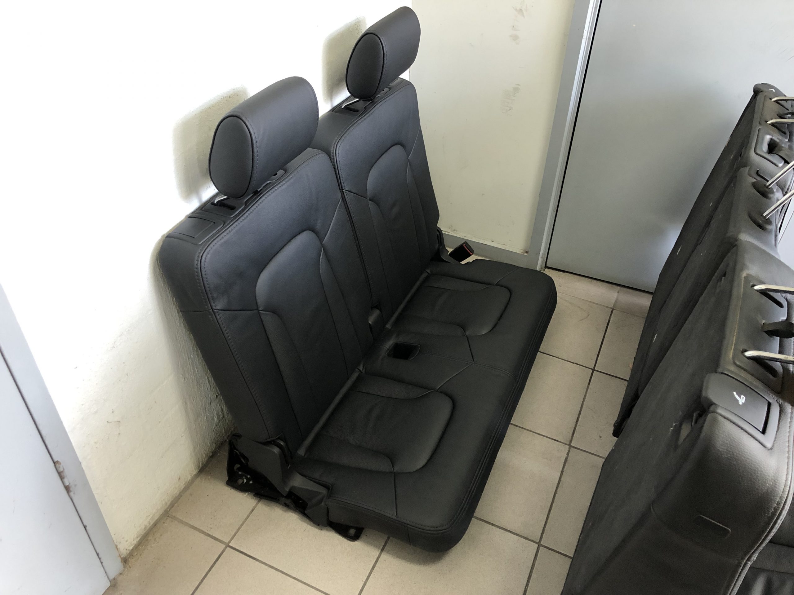 AUDI Q7 2nd AND 3rd ROW LEATHER SEATS