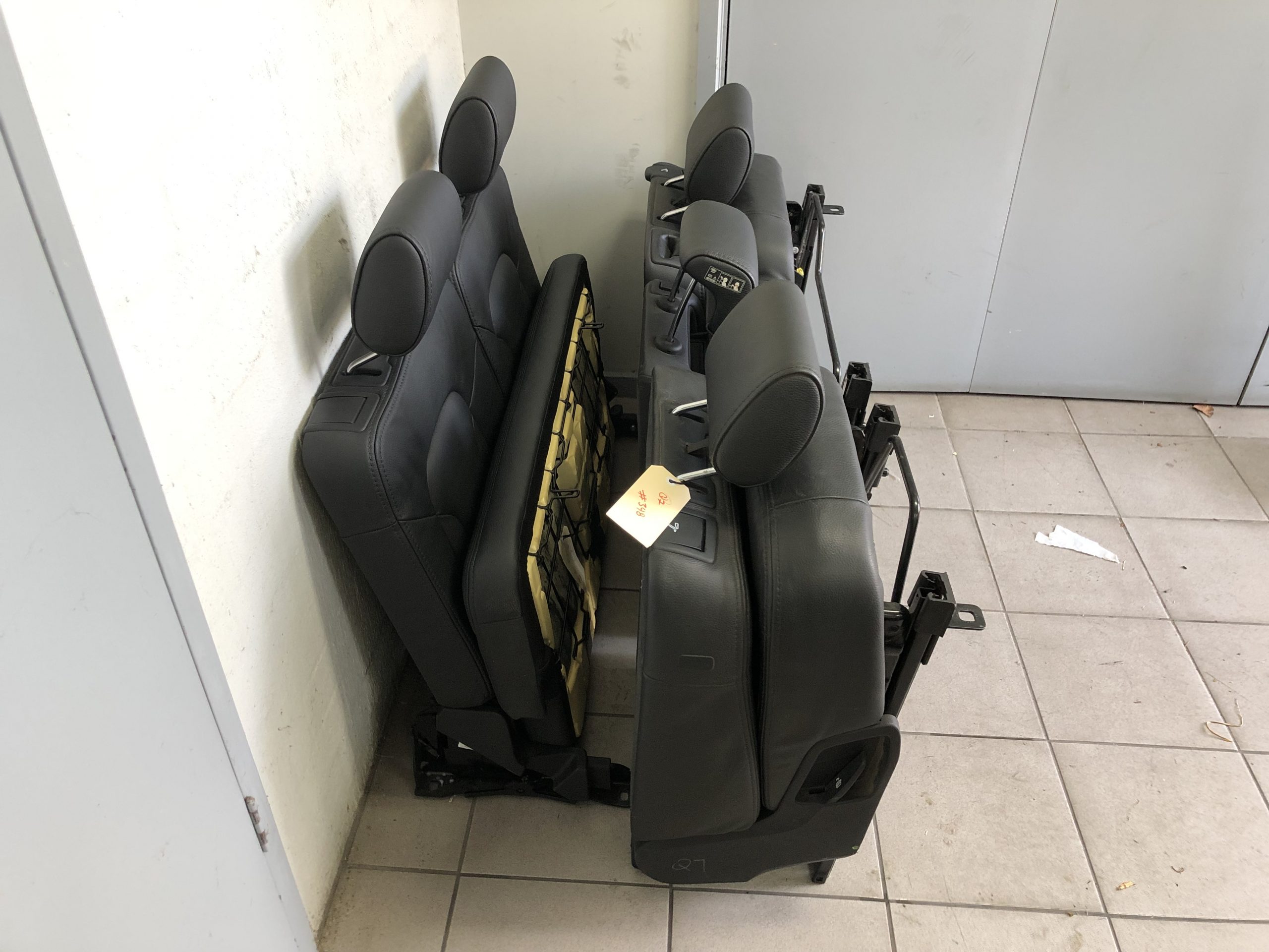 AUDI Q7 2nd AND 3rd ROW LEATHER SEATS